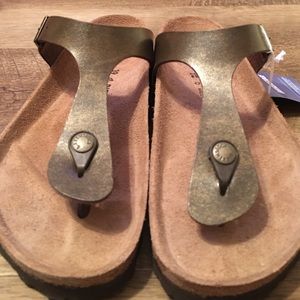 Birkenstock Gizeh Sandal in Golden Brown